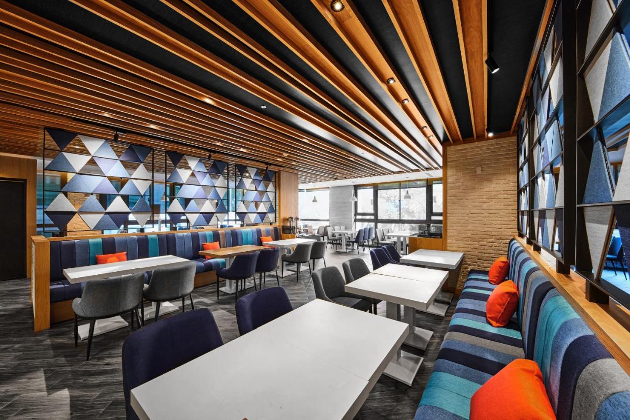 Holiday Inn Express Kaohsiung Love River By Ihg Eksteriør bilde