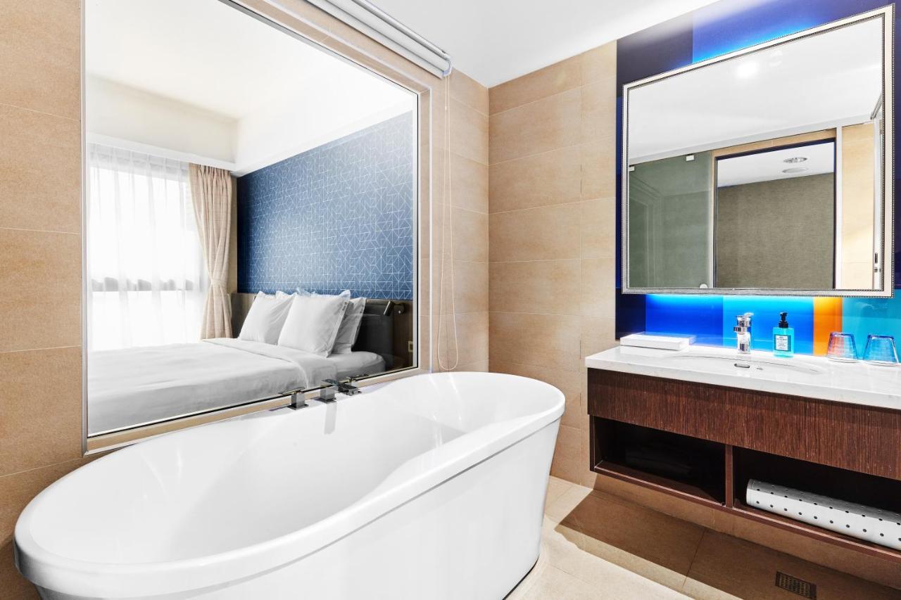 Holiday Inn Express Kaohsiung Love River By Ihg Eksteriør bilde