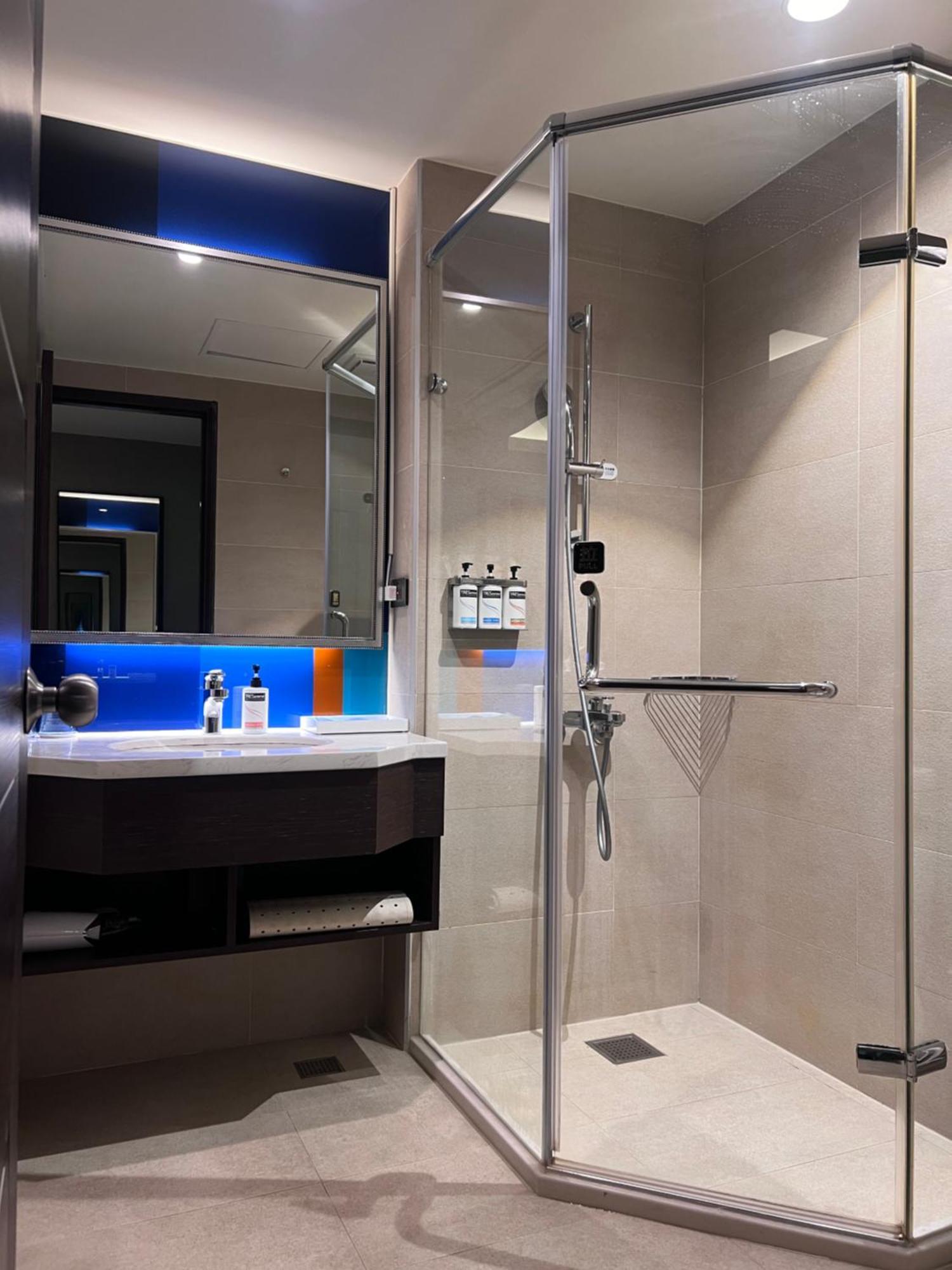 Holiday Inn Express Kaohsiung Love River By Ihg Eksteriør bilde